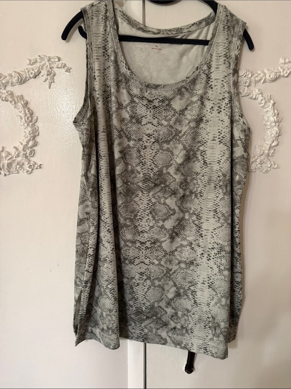 new directions Gray Snake-Print Sleeveless Tunic